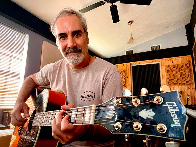 MÚSICO, COMPOSITOR Y PRODUCTOR MUSICAL
